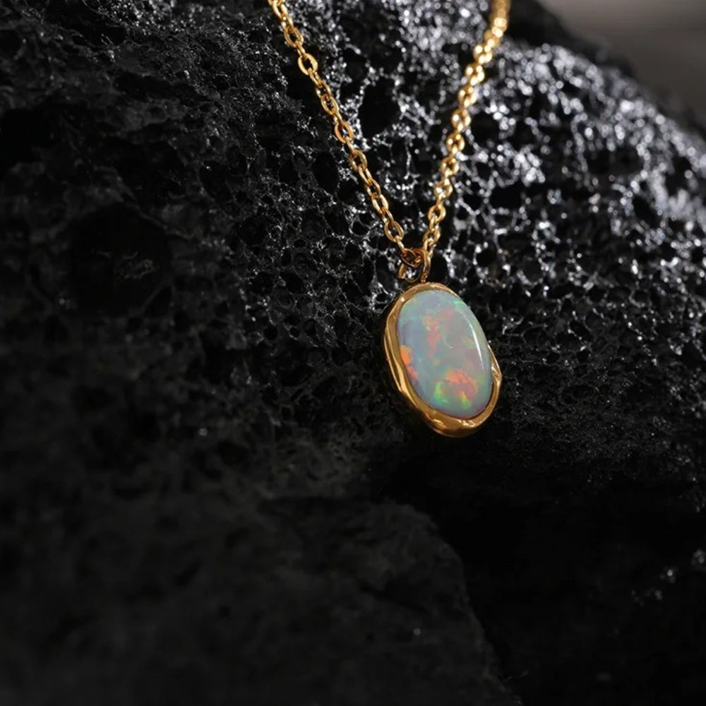 Colar com Pedra Opala Vintage Brilhante
