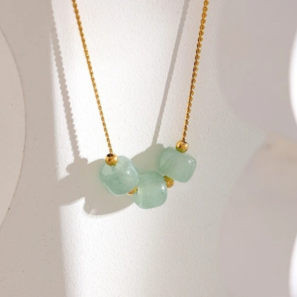 Colar Vintage em Ouro com Pedra Verde Suave