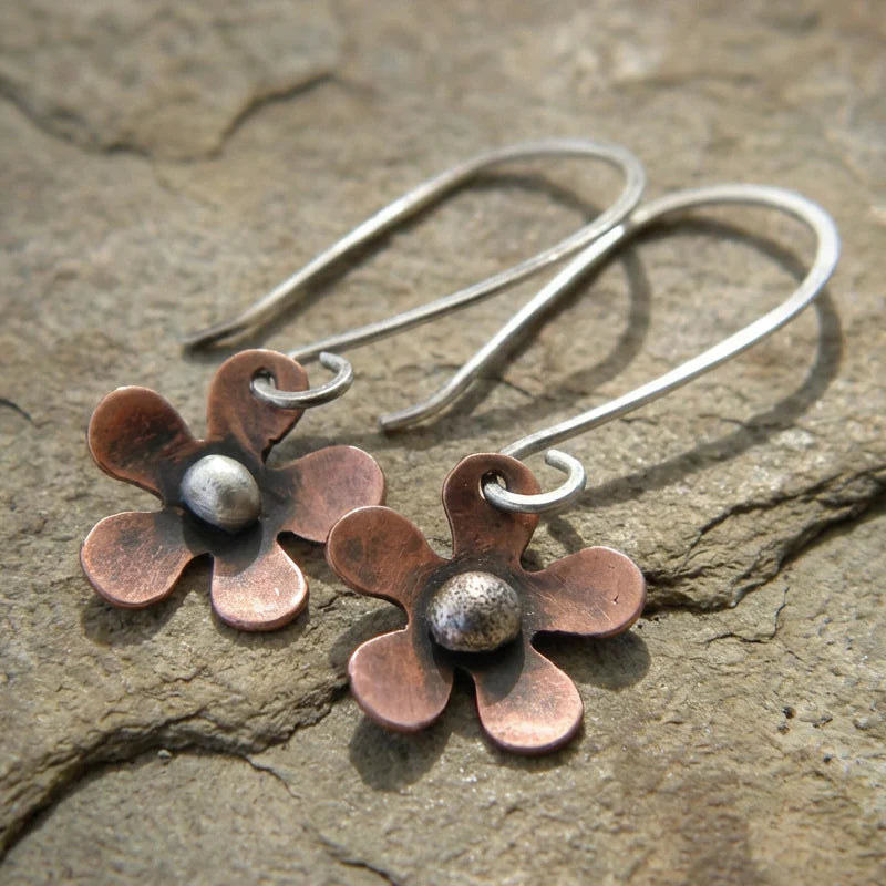 Brincos de flor vintage em prata