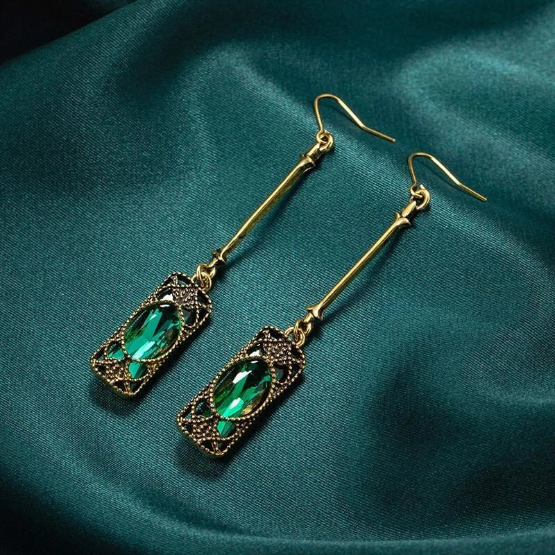 Brincos Dourados com Pendente Verde