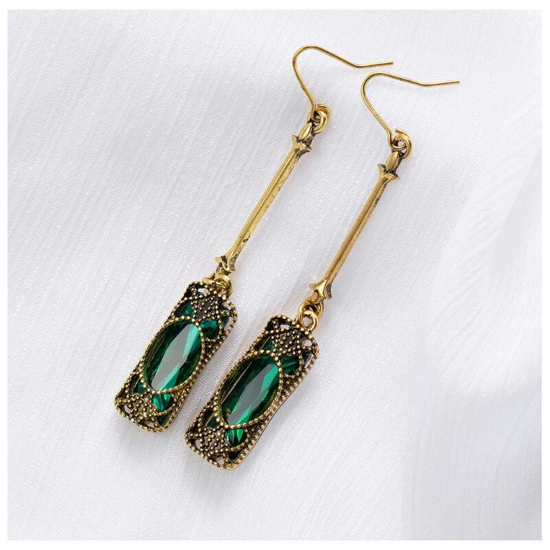 Brincos Dourados com Pendente Verde