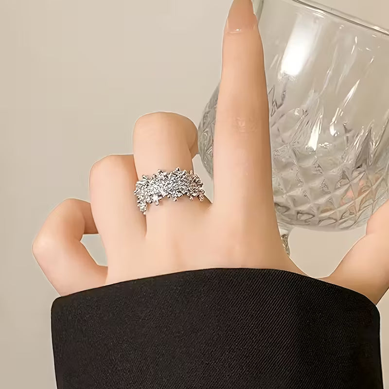 Anel com Design Geométrico Irregular Luxuoso