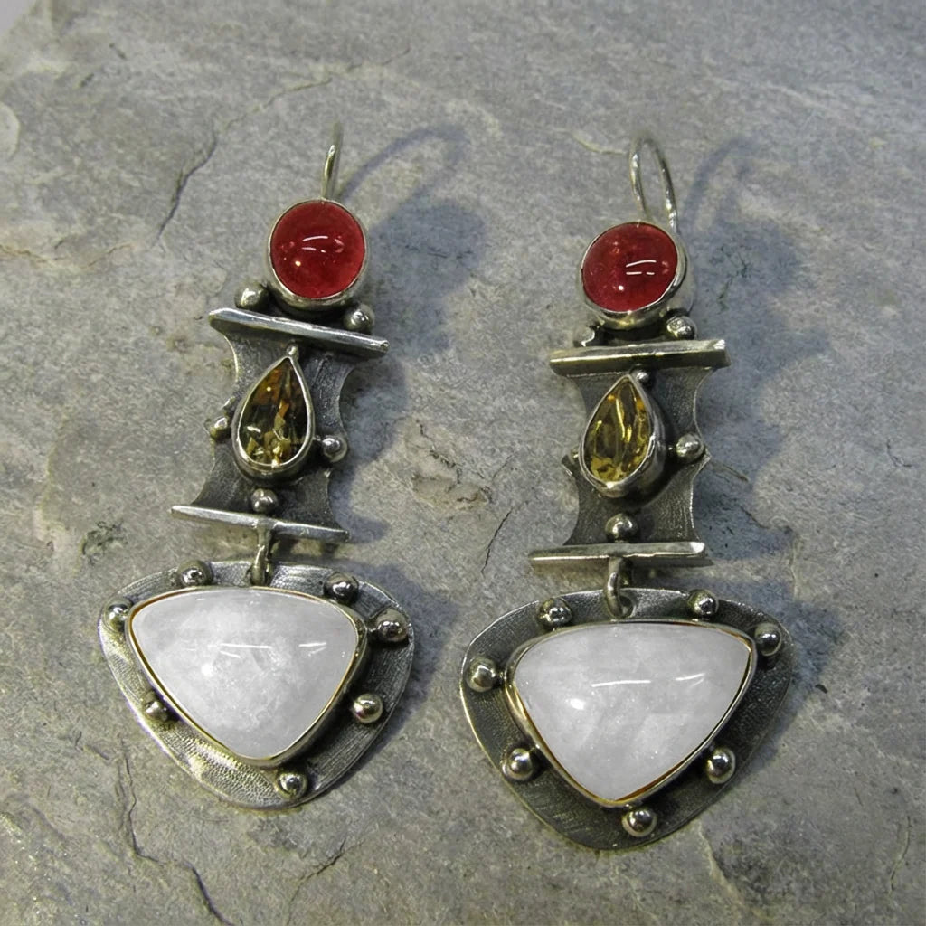 Brincos vintage com zircão azul em forma de gota de água