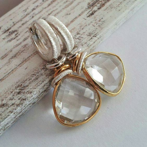 Brincos Vintage Dourado de Vidro Branco