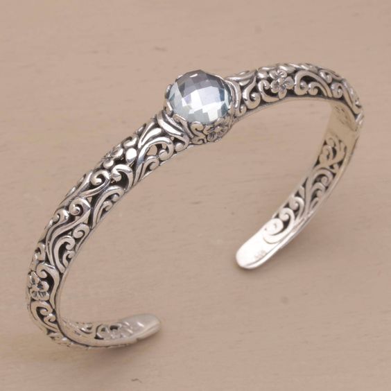 Pulseira vintage em prata aberta com zircónias