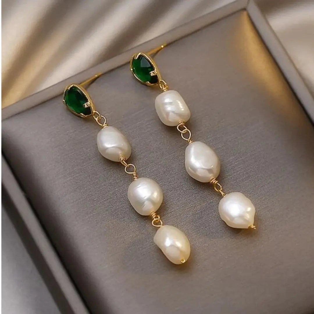 Brincos em Ouro com Pingente de Pérola e Esmeralda