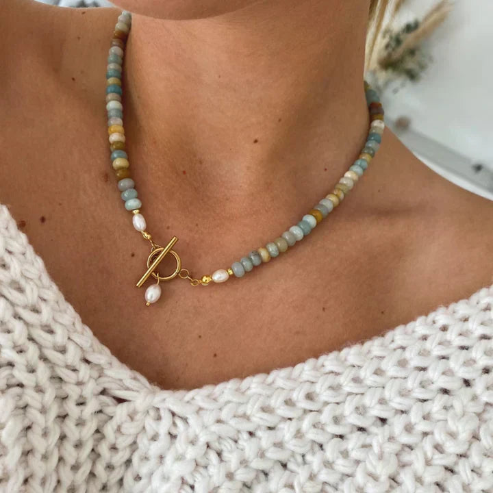 Colar Dourado Vintage com Pedras