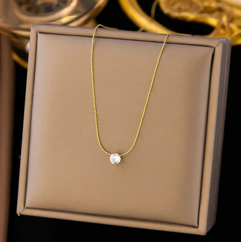 Colar de ouro com diamantes
