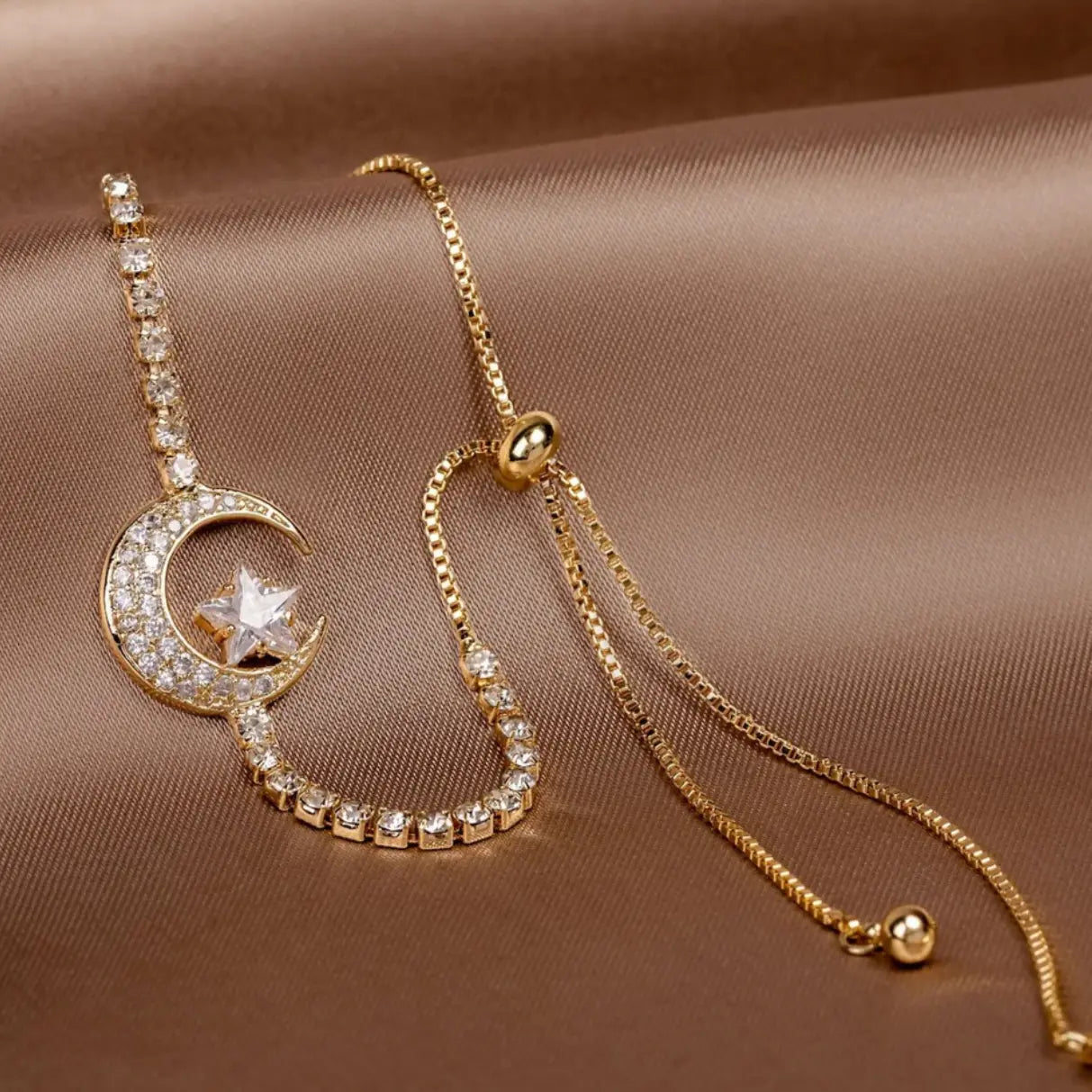 Pulseiras com Pendente de Lua em Zircónia e Ouro