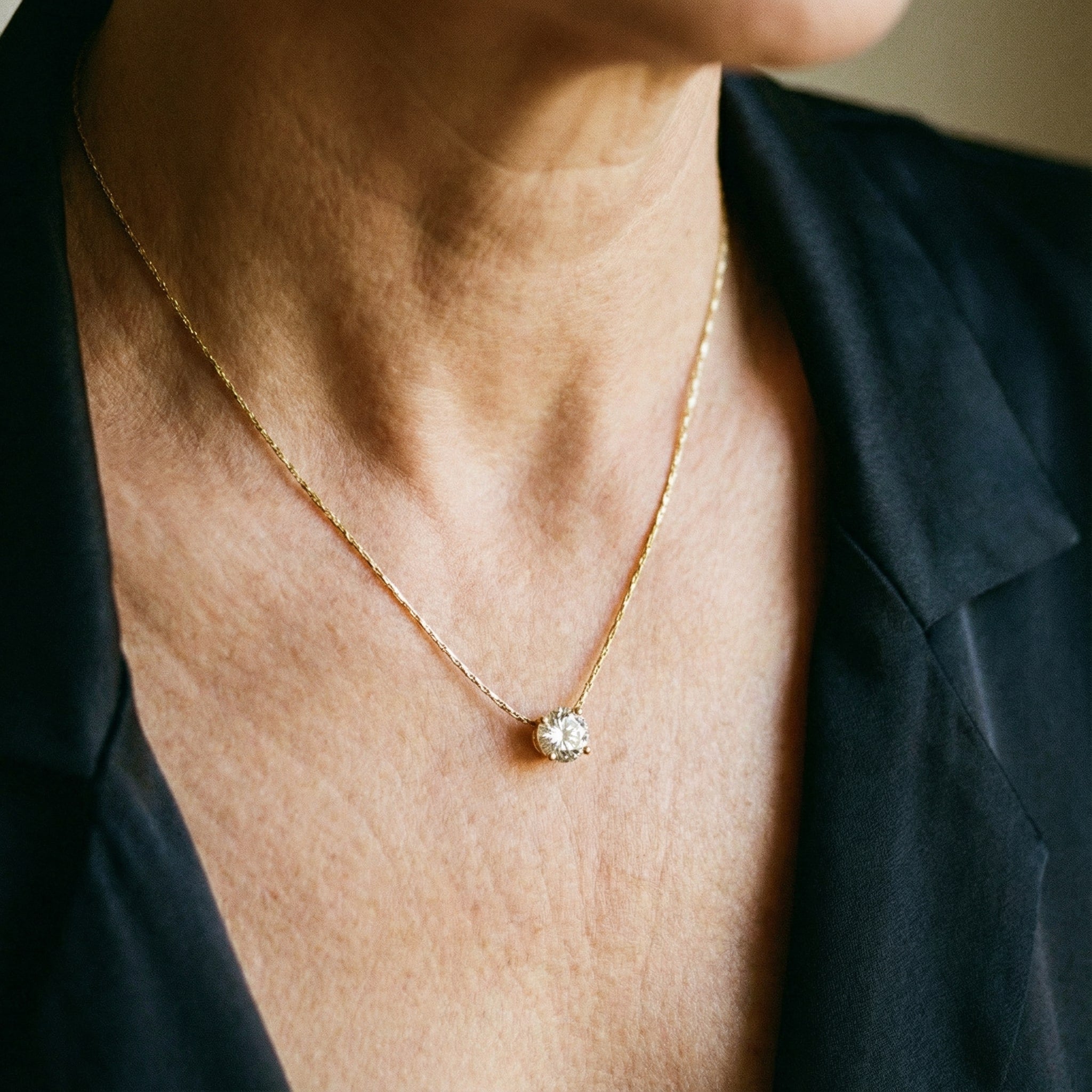 Colar de ouro com diamantes