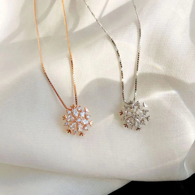 Colar de Cristal com Floco de Neve Brilhante em Ouro e Prata