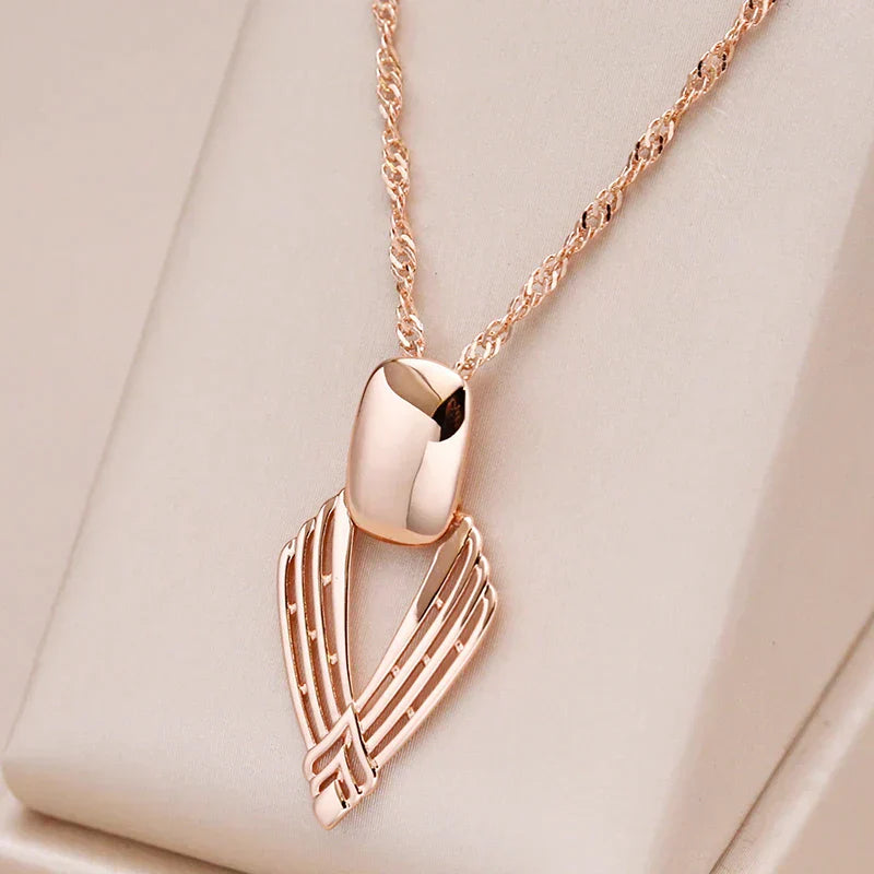 Colar Elegante Escuro de Ouro