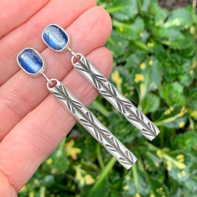 Brincos Vintage com Pedra Azul em Prata