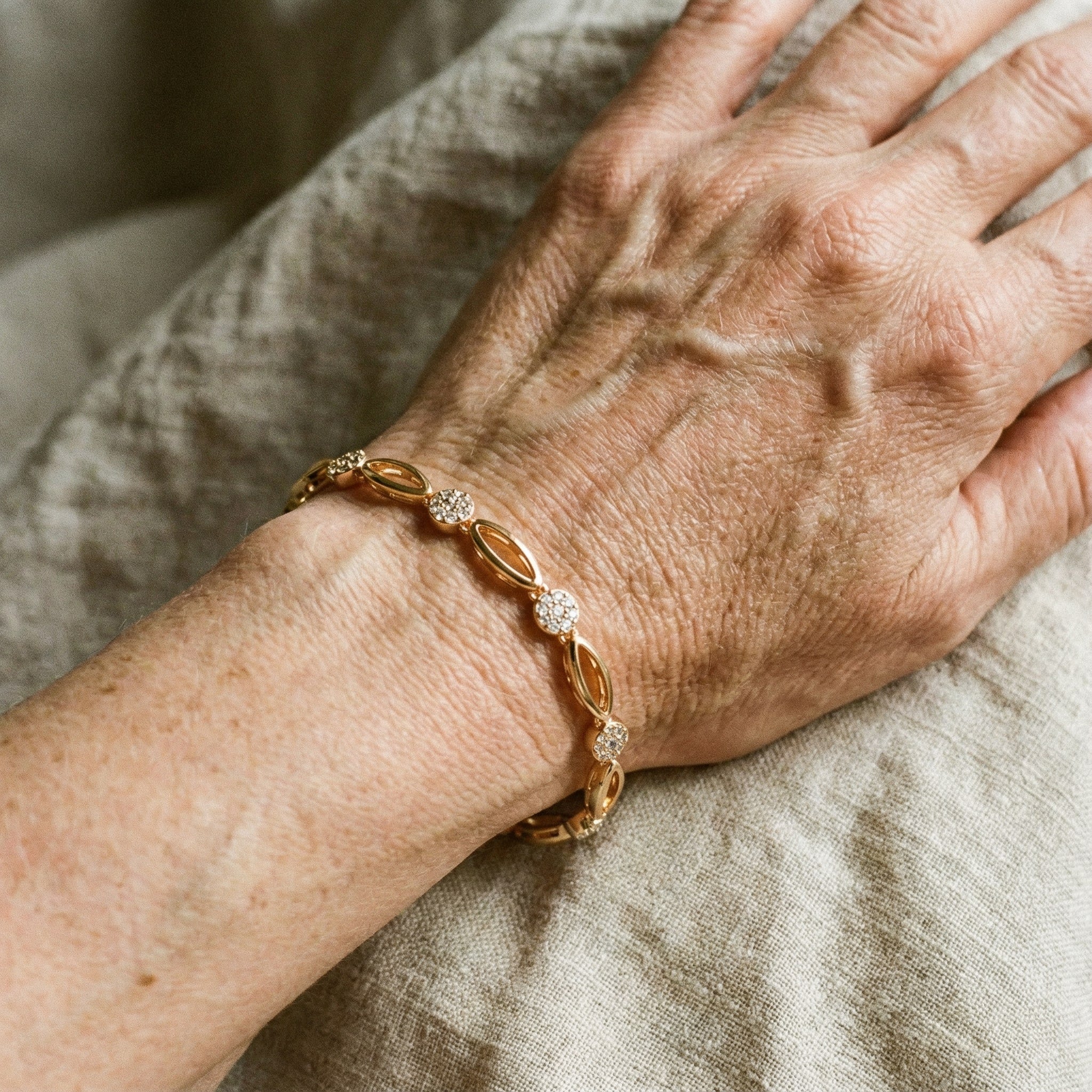 Pulseira Elegante Banhada a Ouro