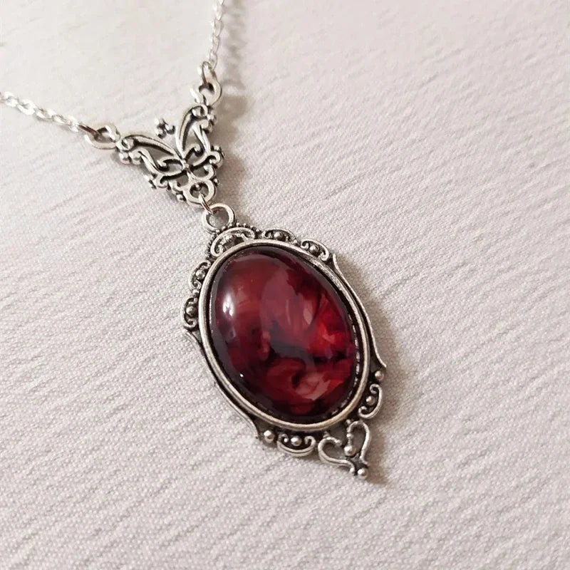Colar com Pingente Vintage em Prata e Quartzo Vermelho