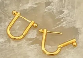 Brincos Minimalistas em Ouro