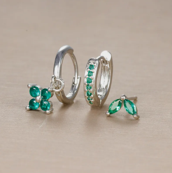 Conjunto de Brincos Flor com Diamantes