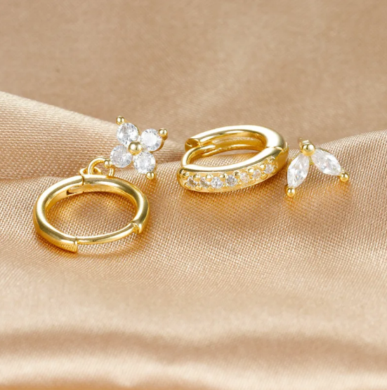 Conjunto de Brincos Flor com Diamantes