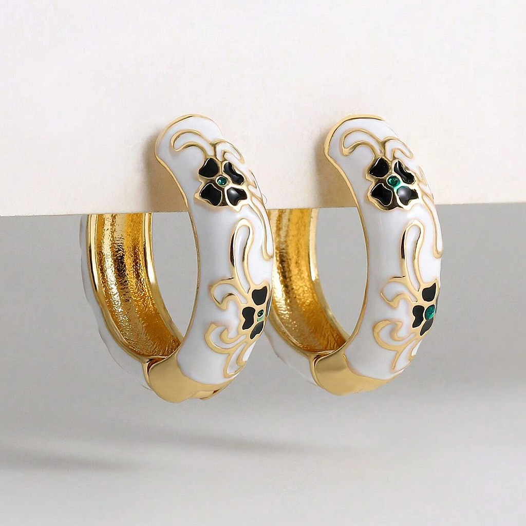 Brincos Vintage com Esmalte Branco e Argola