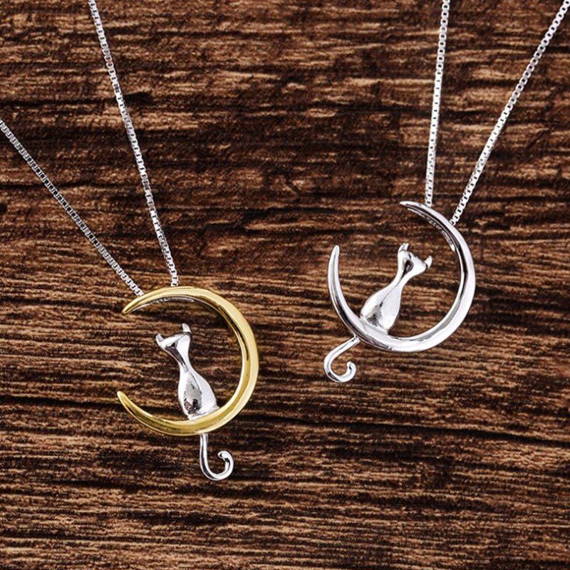 Colar Elegante com Lua Crescente e Gato