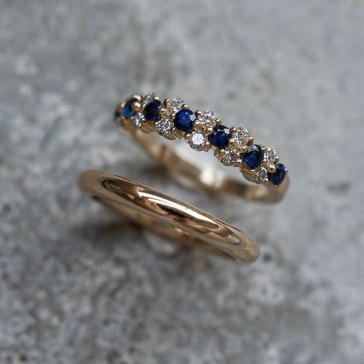 Conjunto de anéis elegantes com zircônia azul vintage