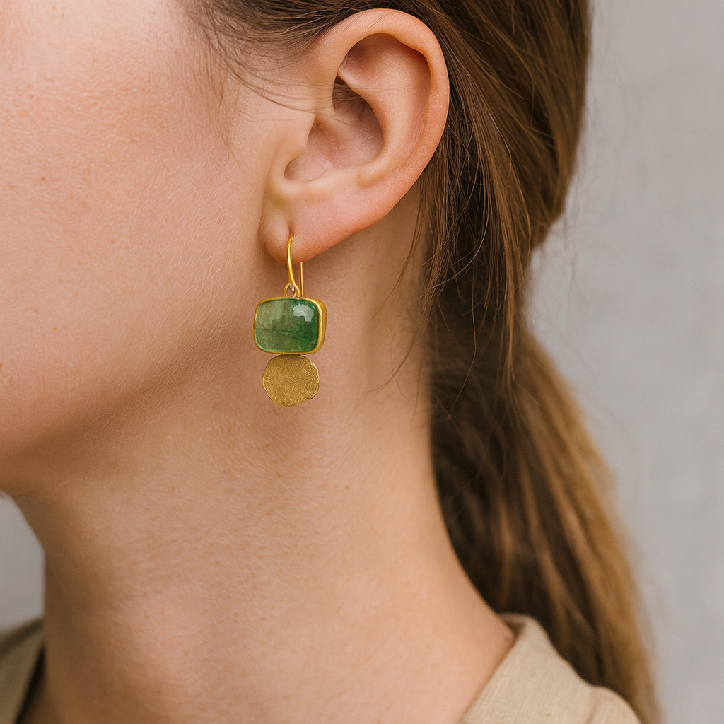 Brincos Vintage de Vidro Verde com Detalhes Dourados