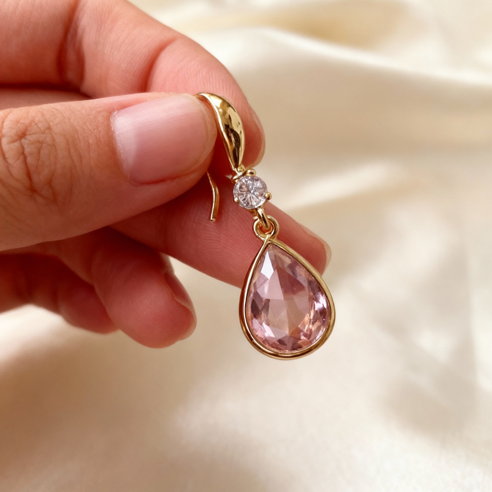 Brincos Vintage Gota com Cristal Rosa
