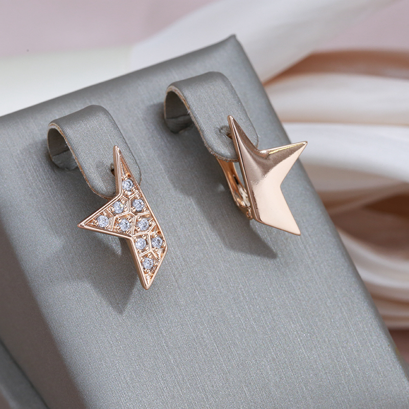 Elegantes Brincos em Forma de Estrela Brilhantes em Ouro e Zircões