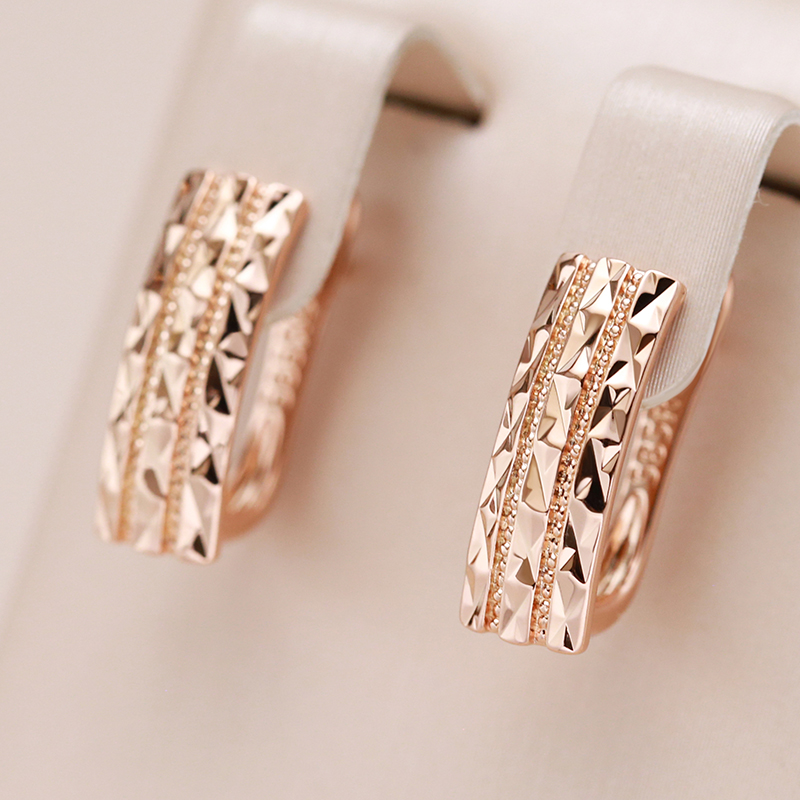 Brincos Elegantes em Ouro