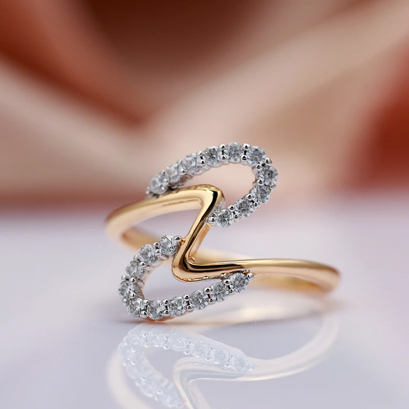 Anel Elegante Ondas Brilhantes em Ouro