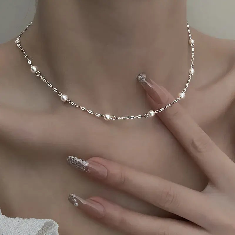 Colar Elegante em Pérolas Brilhantes