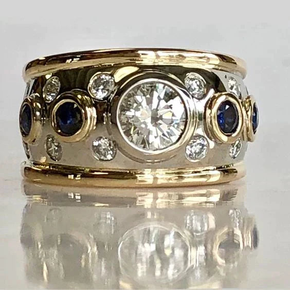Anel Vintage com Incrustações de Zircônia Dourada