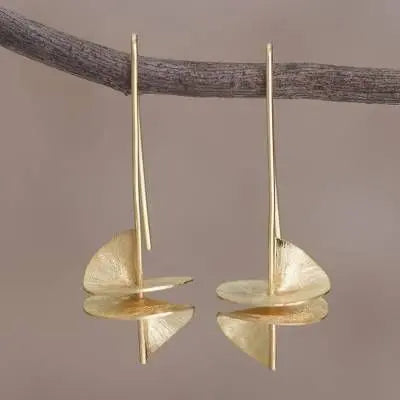 Brincos Elegantes com Escamas Douradas