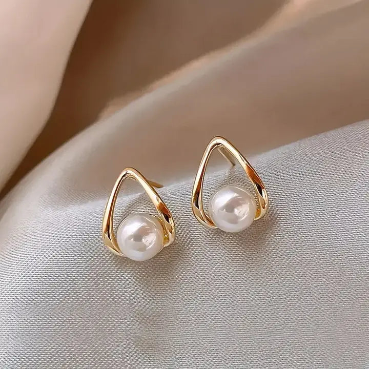 Brincos Ocos Triangulares com Pérolas Elegantes
