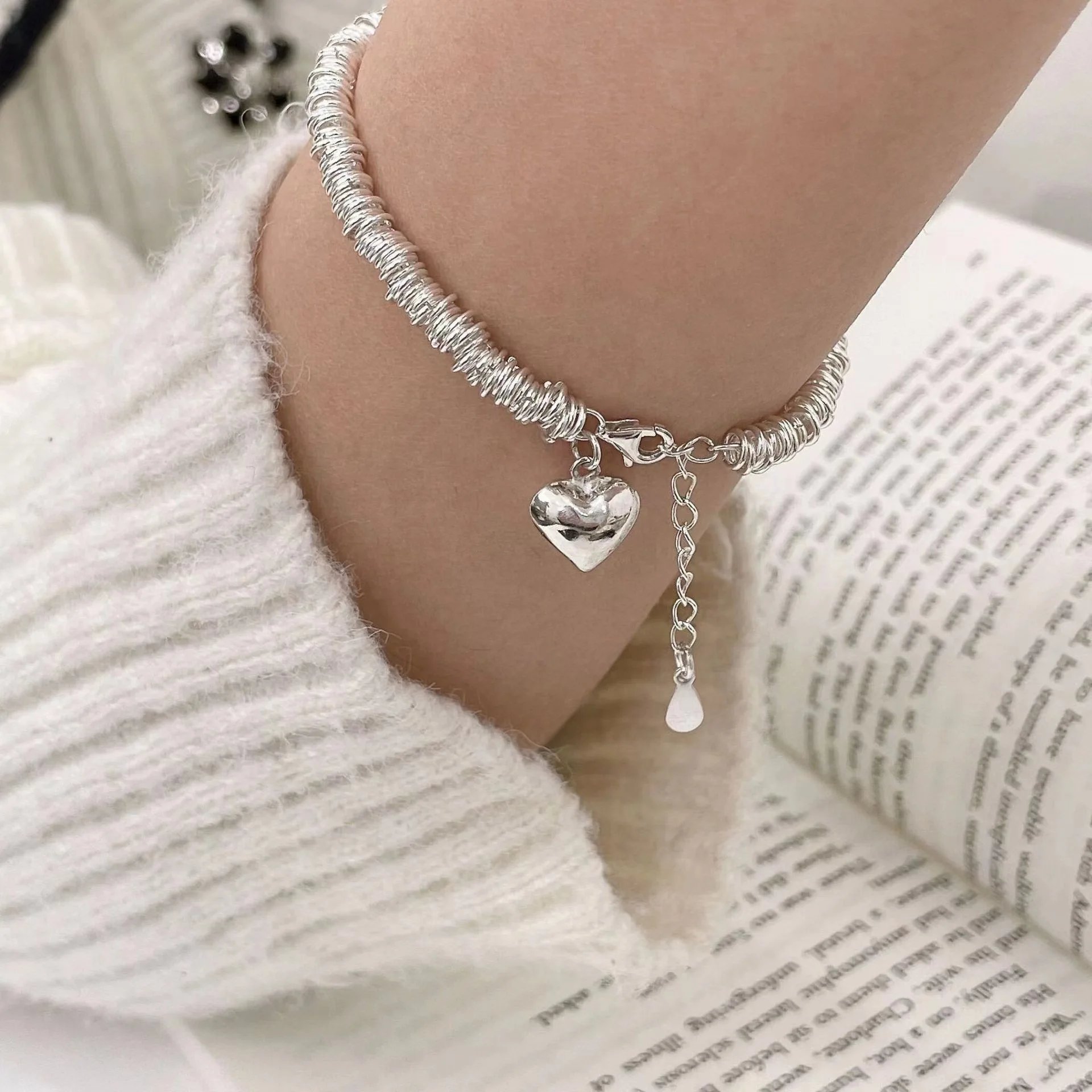 Pulseira elegante com coração em prata