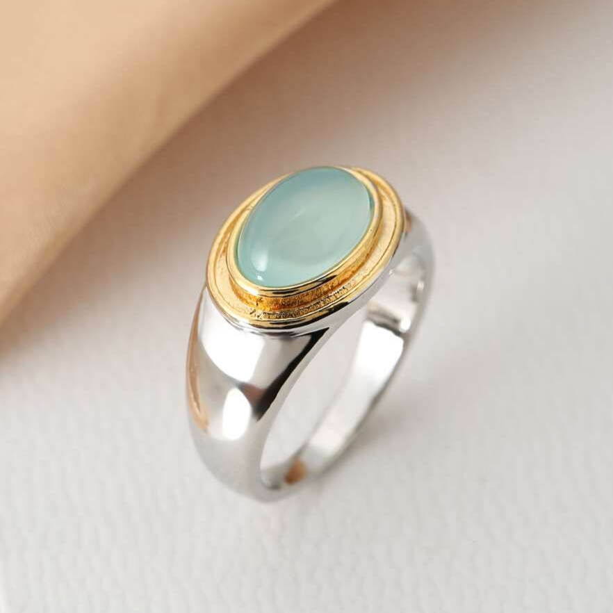 Anel Vintage com Pedra da Lua Verde