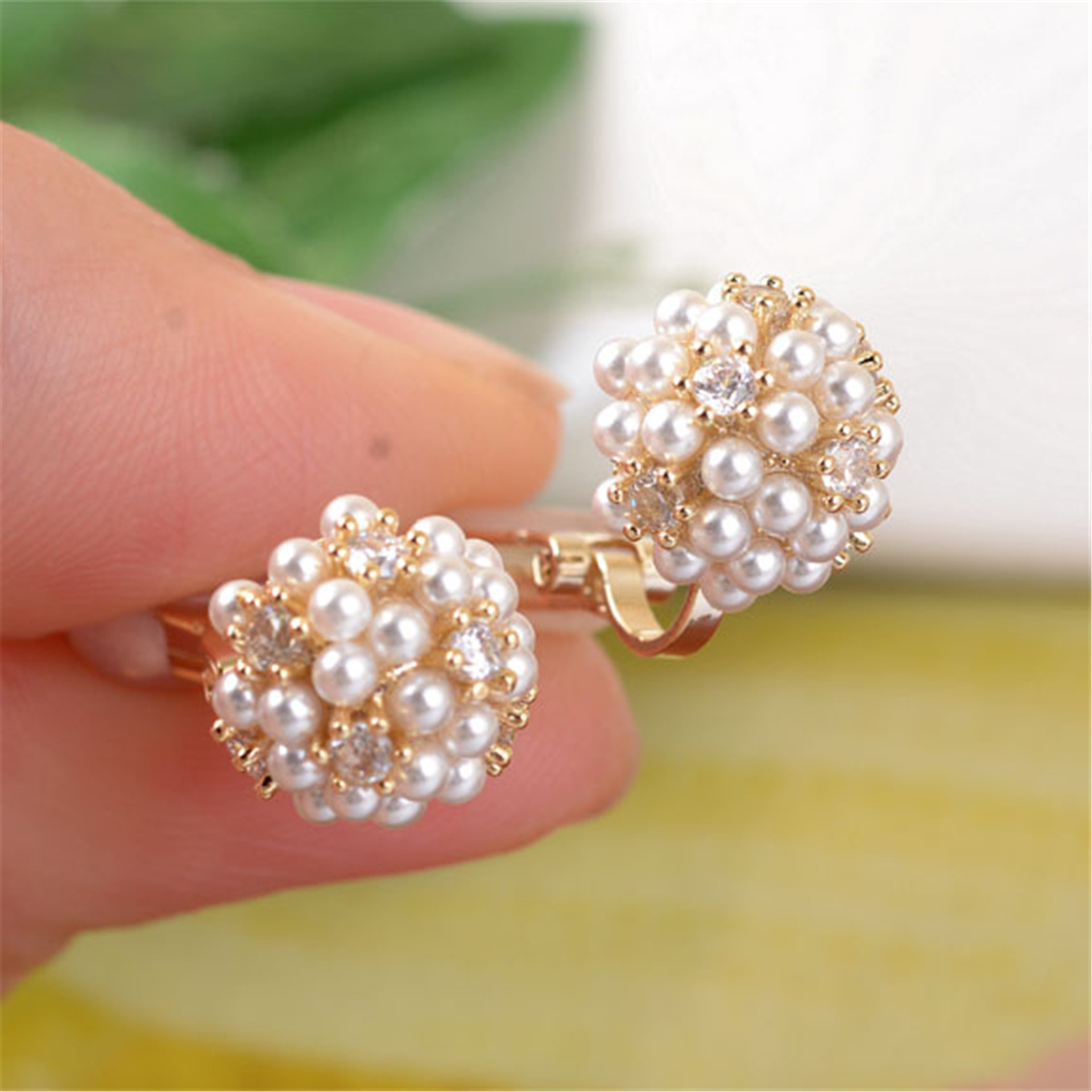 Brincos Vintage com Incrustações de Pérolas