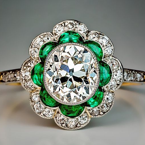 Anel Vintage com Cristal Esmeralda