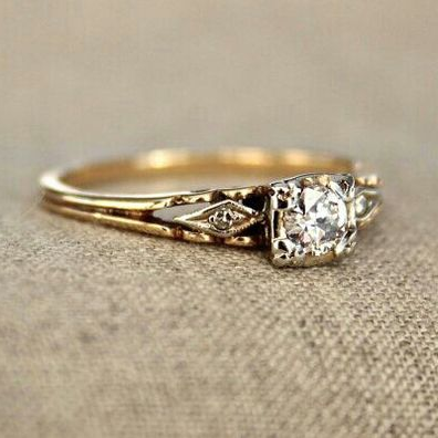 Anel vintage em ouro fino com zircônia