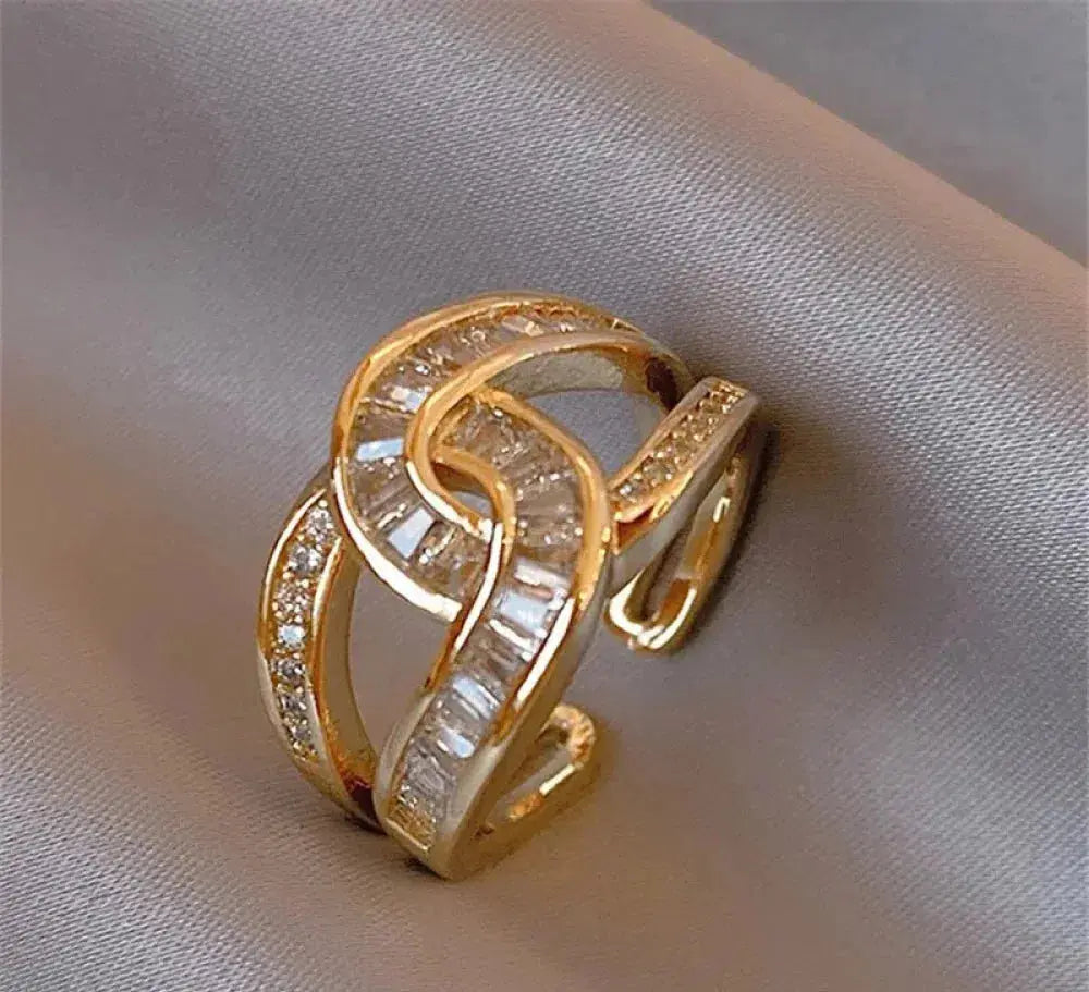 Anel Elegante com Nó