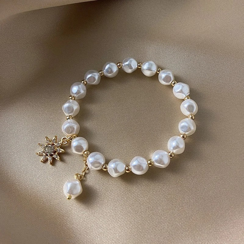 Pulseira com Pingente em Ouro Branco, Pérola e Girassol