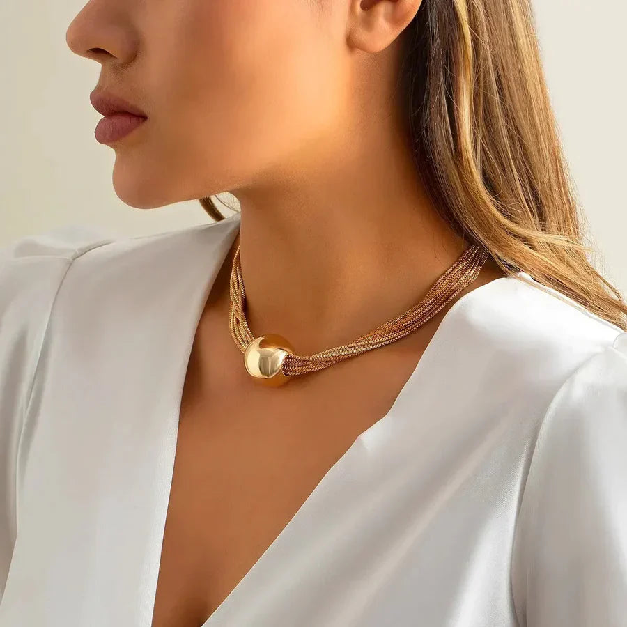 Colar elegante em ouro