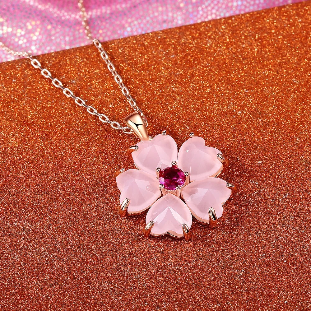 Colar com Pingente de Flor Rosa Dourada