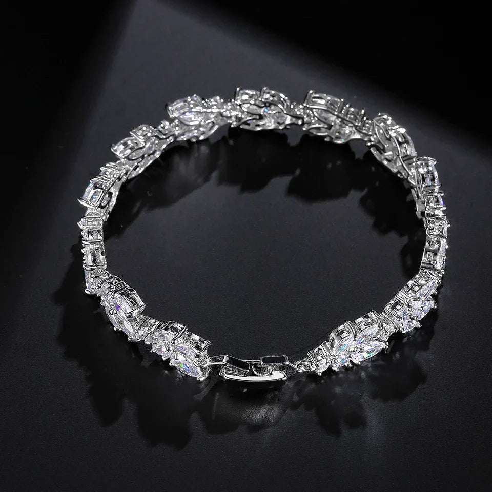 Pulseira vintage com corrente prateada brilhante
