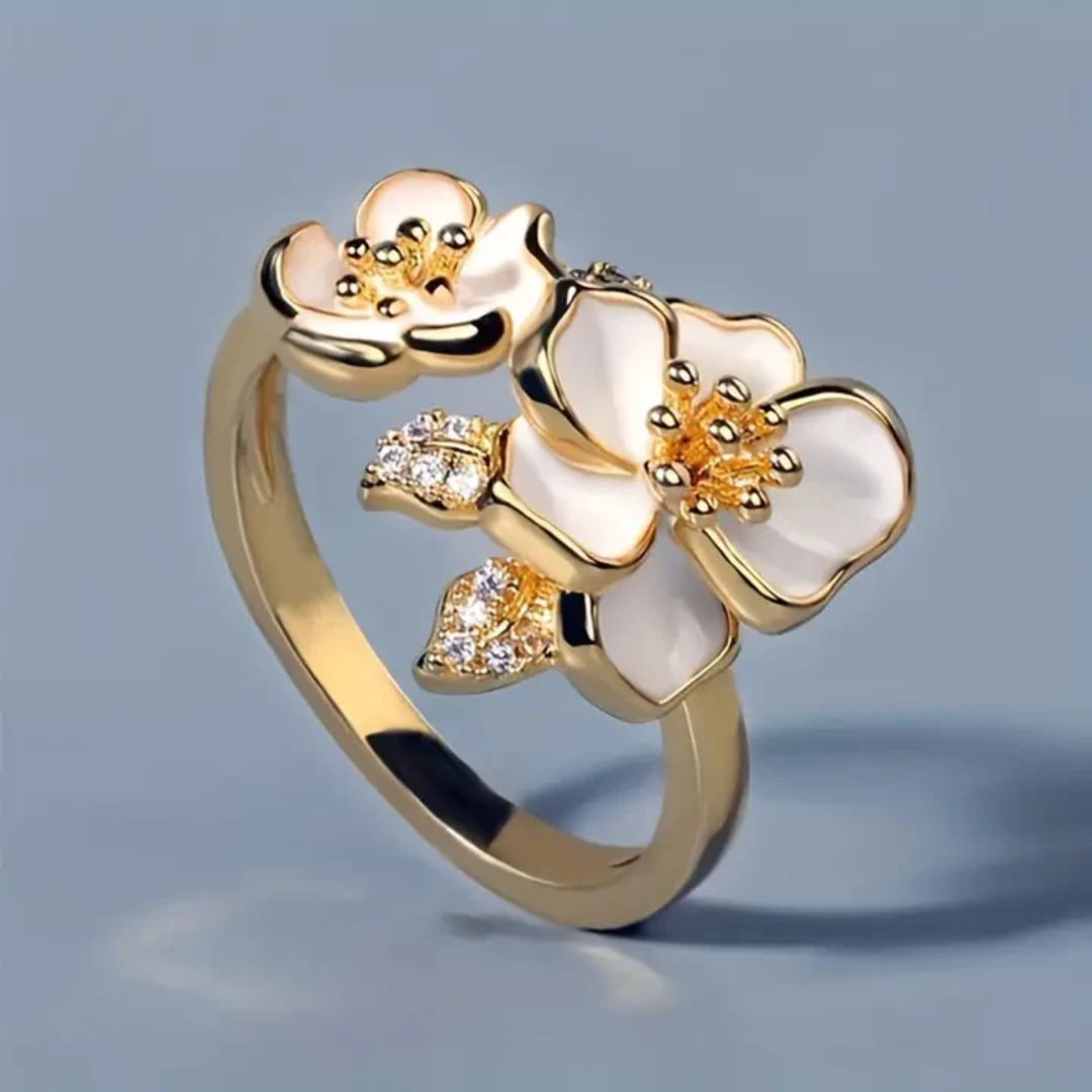 Anel de Ouro com Flor Branca