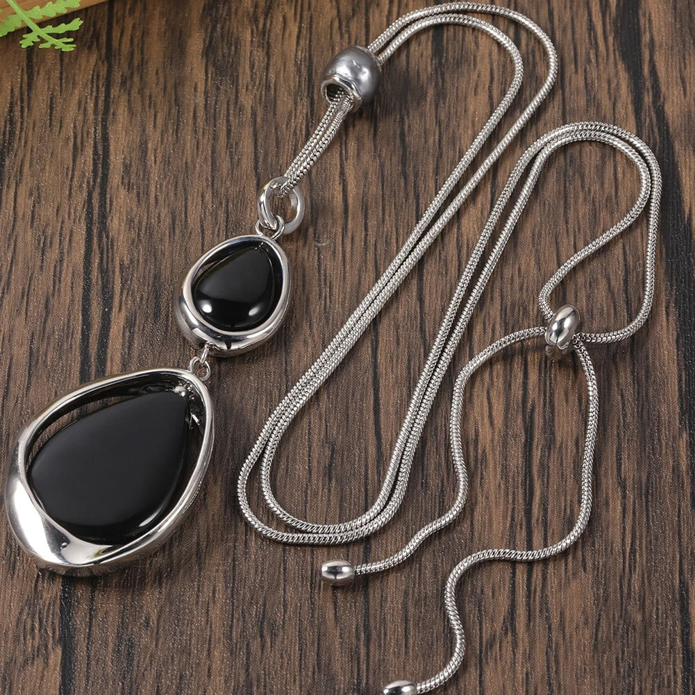 Colar com Pingente Vintage Elegante em Pedra Preta