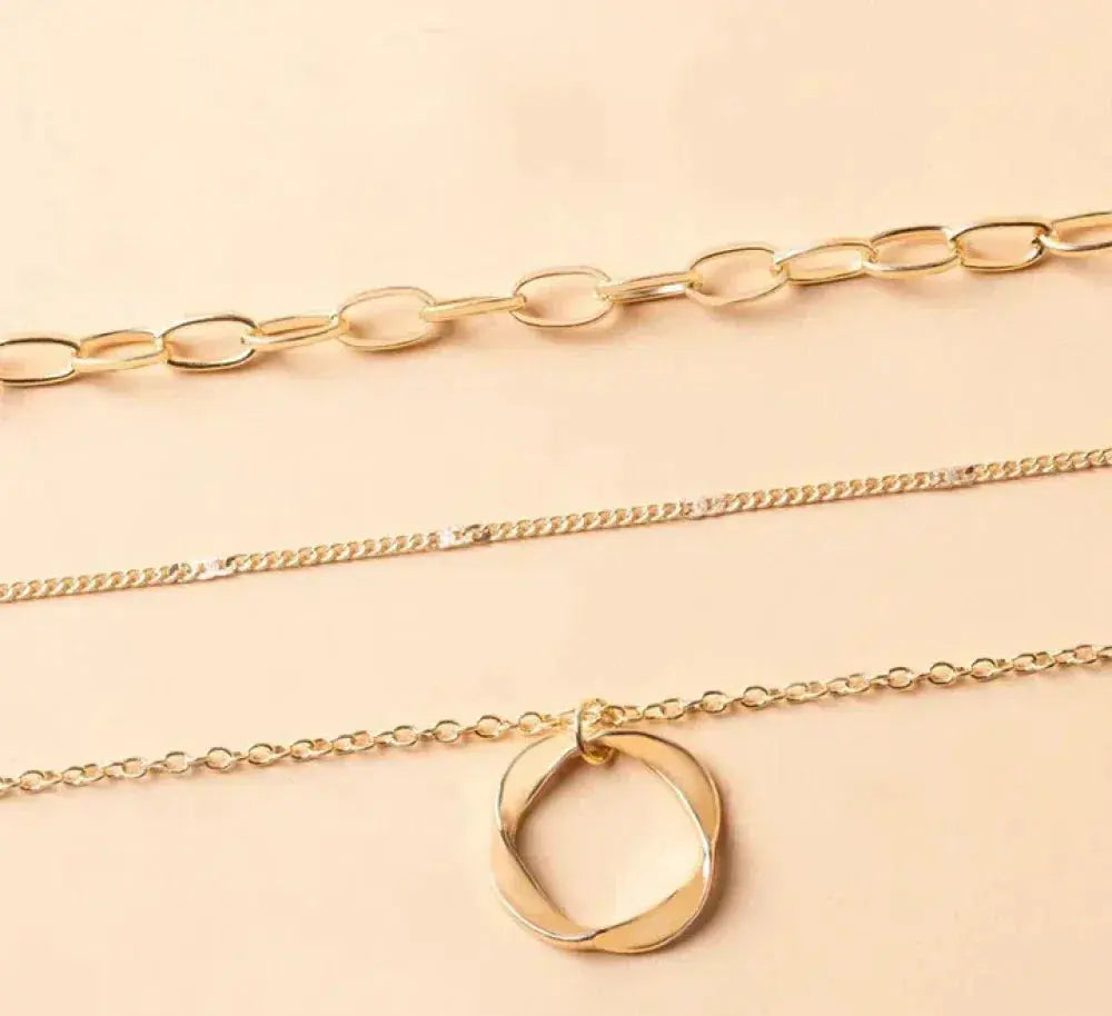 Colar Vintage com Corrente em Camadas e Pingente Dourado
